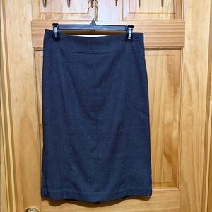 Worthington Black Textured Midi Pencil Skirt. Size 10.